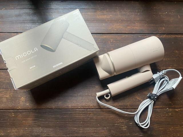 【アイリスオーヤマ　MiCOLA　HDR-M201】サイズは（約）幅13.7×奥行約7.6×高さ約21.4cm（本体のみ、電源コード除く）