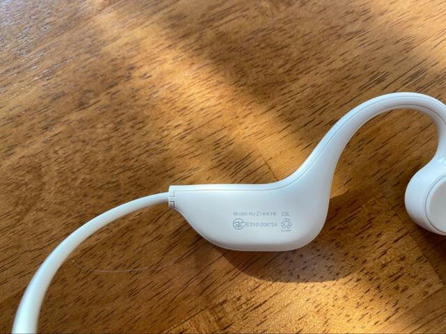 【3COINS 骨伝導ワイヤレスイヤホン】しっかりと音を楽しみたい方は、耳の穴を塞ぐタイプのイヤホンの方がおすすめですが…