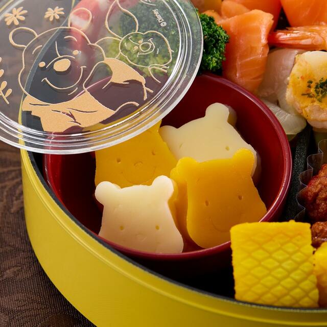 おせち・三段重「くまのプーさん」 27,900円｜ベルメゾン「ディズニーデザインおせち」2026年度版