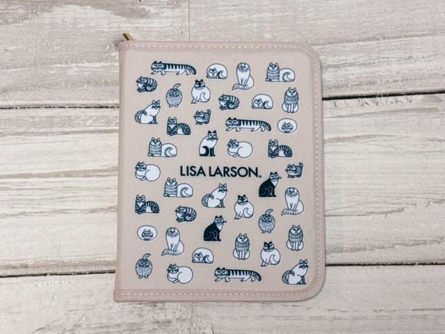 スケッチねこの総柄がおしゃれなデザインのポーチ