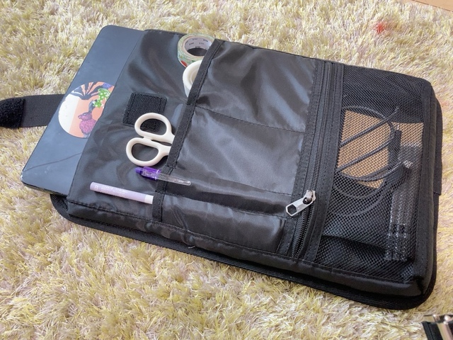 【ワークマン 防水ワールドウォークバックパック】PCポケットは面ファスナーで取り外し可能です