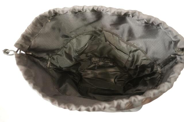 中にも内ポケットがひとつ