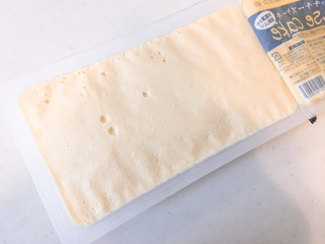 豆腐のような見た目だけど美味しいチーズケーキ