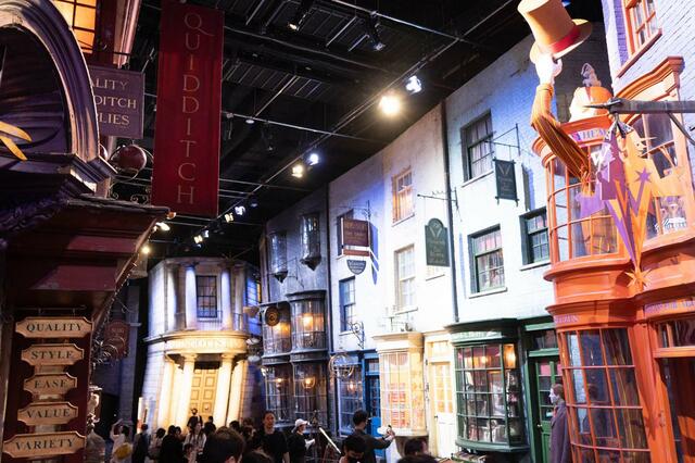 ダイアゴン横丁｜ワーナー ブラザース スタジオツアー東京 メイキング・オブ・ハリー・ポッター