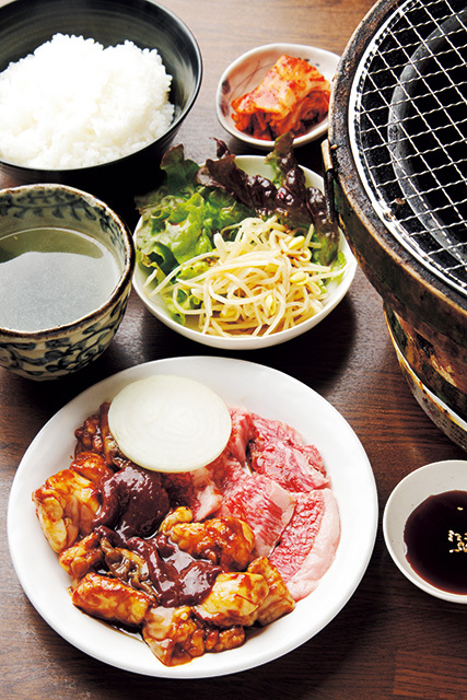 海　「カルビ・ホルモンランチ」972円