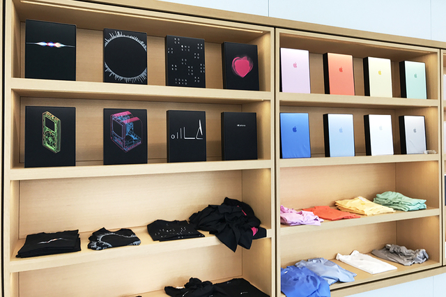 オシャレなTシャツも売ってました！　こちらは2種類を購入しました。