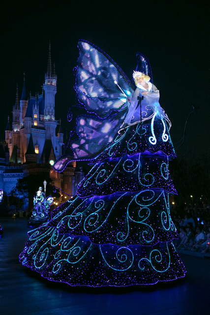 ブルーフェアリー（1）｜新「東京ディズニーランド・エレクトリカルパレード・ドリームライツ」（2015年7月リニューアル）撮影 / YOSHI
