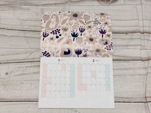 カレンダーは1月スタートで、2ヶ月ごと。飾るだけでお部屋が華やかになりますよ♪