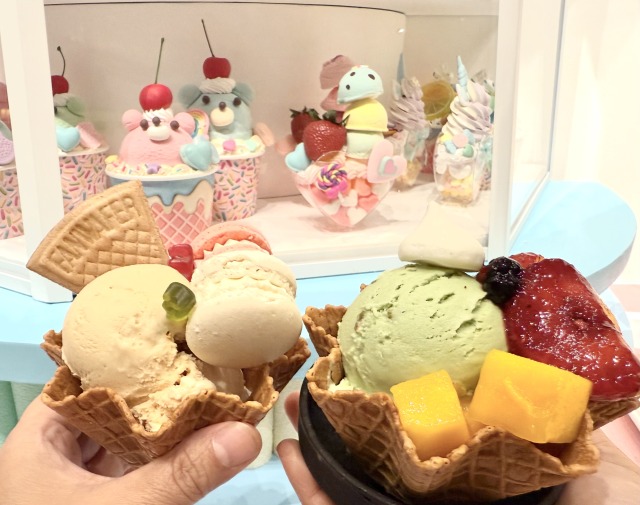 アイスクリームをポップでかわいいディスプレーと一緒に並べて写真を撮って楽しめる