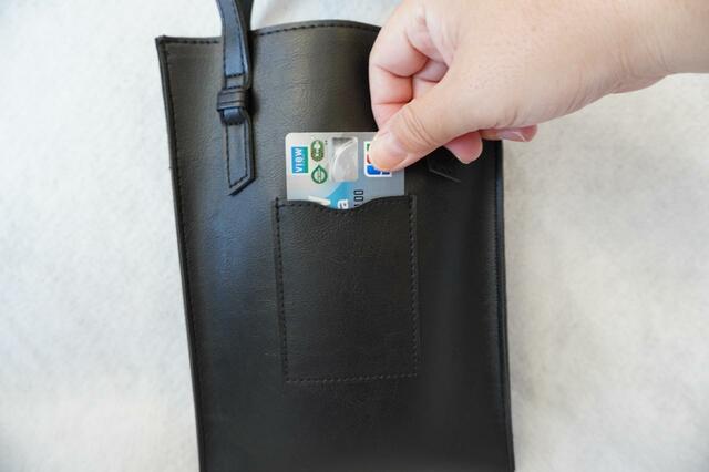 ICカードがぴったり入るバックポケット