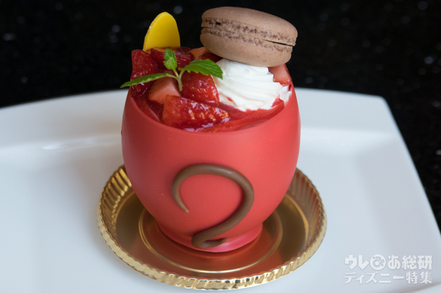 ハイピリオン・ラウンジ スペシャルケーキセット 1,700円|ディズニーアンバサダーホテル