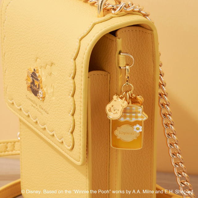スマホショルダーバッグ 19,800円｜サマンサタバサプチチョイス「くまのプーさん」コレクション