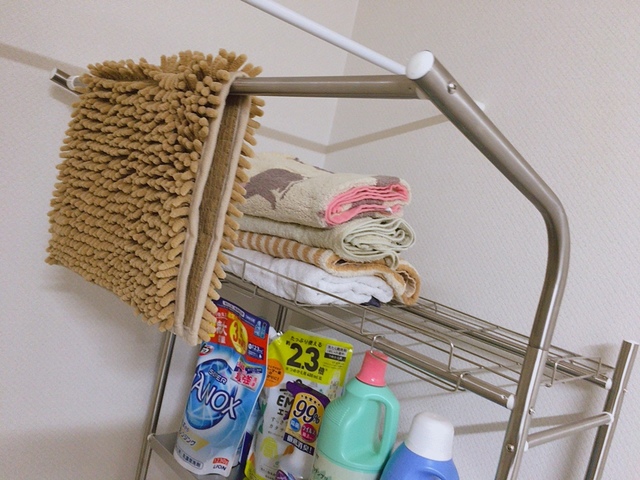 【ニトリ ステンレス洗濯機ラック】バスマット、タオルなどが干せる物干し棒つき