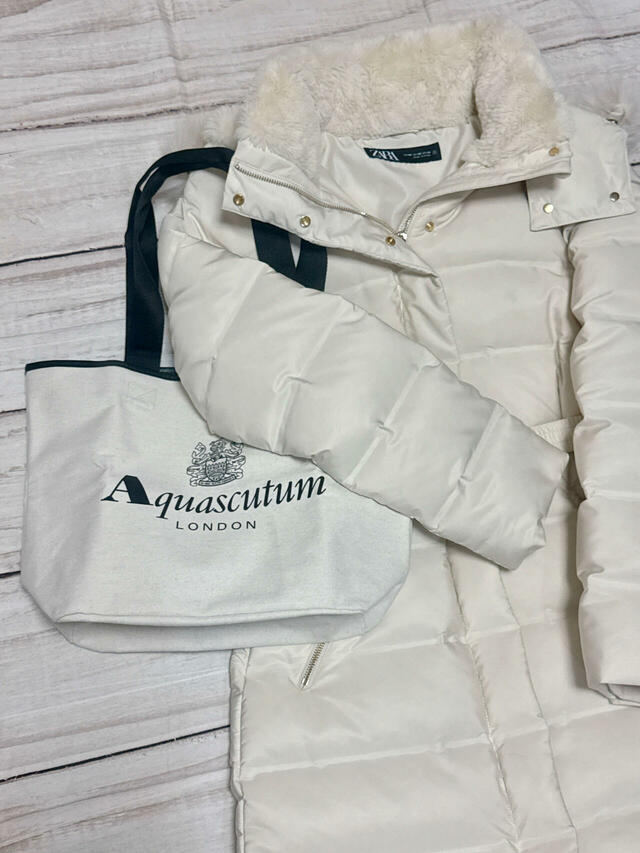 ホワイトのダウンに合わせて綺麗めなスタイルに♪