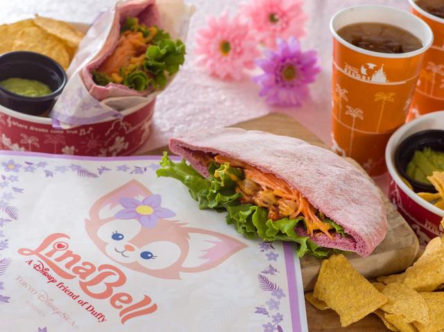 ミゲルのおすすめセット ピタサンド(ビーンズカレー＆チーズソース) 1,200円｜販売店舗：東京ディズニーシー「ミゲルズ・エルドラド・キャンティーナ」