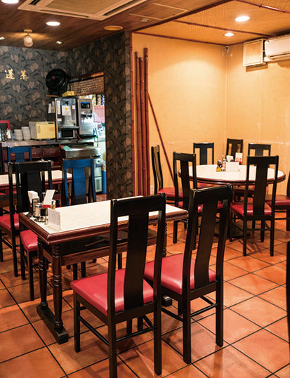 「ジャンボ餃子」の名店／中国料理 蓬莱（八重洲）　内観