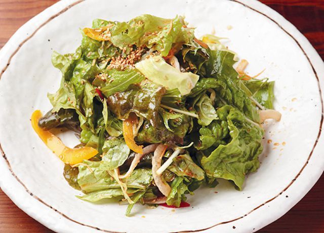 関西・焼肉の名店15／ろうす亭 茂（天神橋筋六丁目）　サラダ 630円