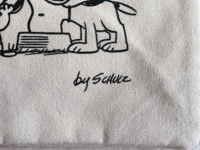 PEANUTSの作者のチャールズ M. シュルツさんのサイン入り！