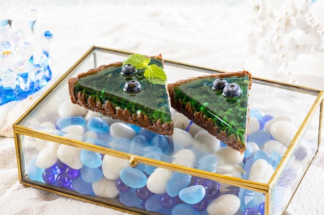 深海に沈むエメラルド