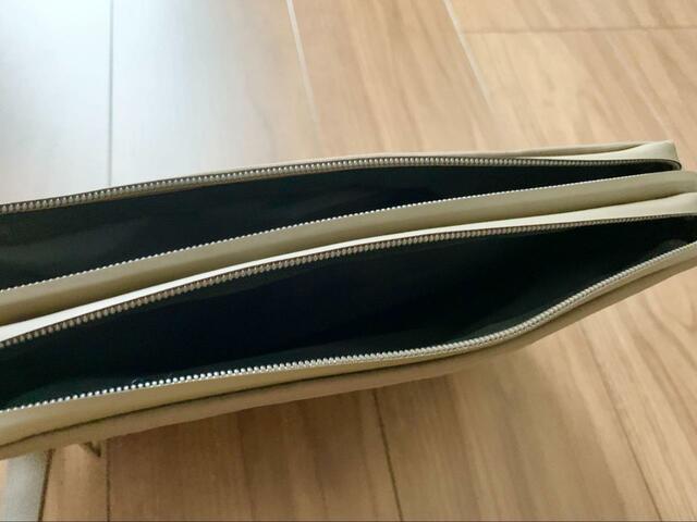 【ワークマン Wジョイントスクエアサコッシュ】メインポケットを2つ搭載