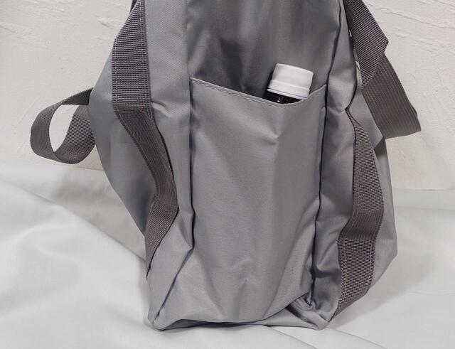 ペットボトルが丁度入るポケット