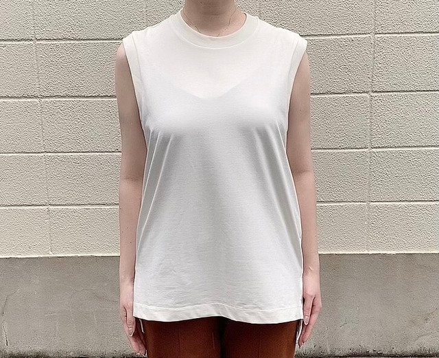 【UNIQLO（ユニクロ）】エアリズムコットンオーバーサイズT（ノースリーブ）オフホワイトSサイズ着用