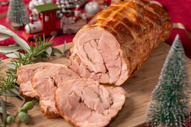 「【ランチ限定】豚肉のボルケッタ」<期間:2025年11月1日~12月31日>【【神戸北野ホテル】いちごのデコレーションがキュートな「クリスマス・スイーツビュッフェ」を開催!超巨大「いちごのミル・ミル・サントノーレ」も登場!】