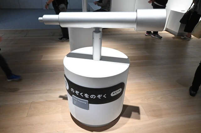 【デザインあ展neo】「のぞくをのぞく」／のぞいている自分自身をのぞくことができる望遠鏡です
