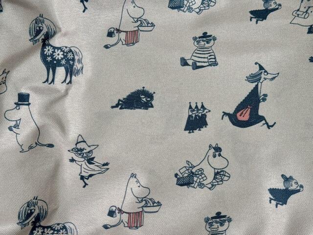 ムーミンやリトルミイ、スナフキンはもちろん、普段あまり見かけないレアキャラクターまで登場!ファン心をくすぐる総柄デザイン【付録:ムーミン×Samansa Mos2の大容量ボストンバッグとメッシュポーチ】