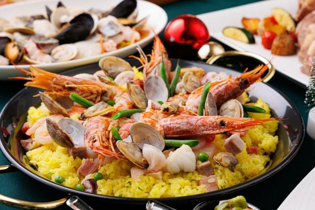 「パエリア」<期間:2025年11月4日~12月25日>【USJオフィシャルホテルで贅沢なひとときを♪聖夜を彩る“華やかなごちそう”が揃う「クリスマスブッフェ」開催!】