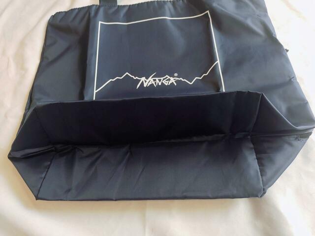 マチがあるので、たっぷり入る