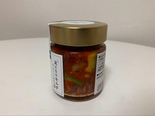 【気になるキムチ　サーモン×アボカド（甘口）】キムチの中にアボカドが入っているのは初めて見ました