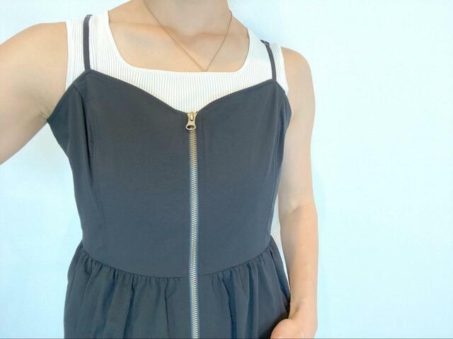 【GU フロントジップバブルヘムワンピース】トップスをノースリーブや半袖に変えるだけで、夏まで着回せます◎