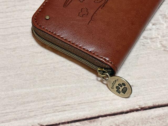 ファスナーで開閉する仕様