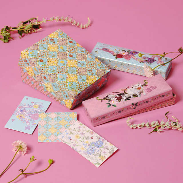 【ナタリーレテ×アフタヌーンティー】貼箱はがきサイズ ¥2,750、貼箱ペンケース 各¥1,980、ポチ袋(長方形・正方形) 各¥660