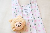 【『モンチッチ×kippis ぬいぐるみチャーム付きエコバッグ』(宝島社)】可愛さ抜群のぬいぐるみチャームつき!