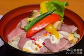 ローストビーフ丼 山葵マヨネーズと和風ソース