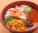 ＜魚屋さんのお寿司＞「かに・いくら・うにの海鮮三昧丼」（1食）税込1,300円