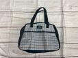 クラブチェックが映える、大人のための上品デザインのボルトンバッグ