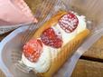 【ファミリーマート ふわふわケーキオムレット いちご】いちごショートケーキより本格的？
