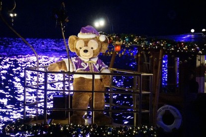 Tds 幻想的な水上ツリー点灯式 カラー オブ クリスマス 2015 見どころ 観賞場所 パーフェクトガイド 1 5 ディズニー特集 ウレぴあ総研