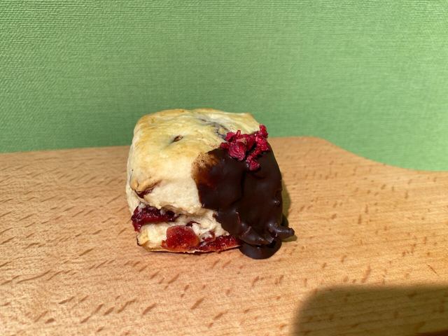 「チョコとベリーのスコーン」/BAKERY　HINATA　