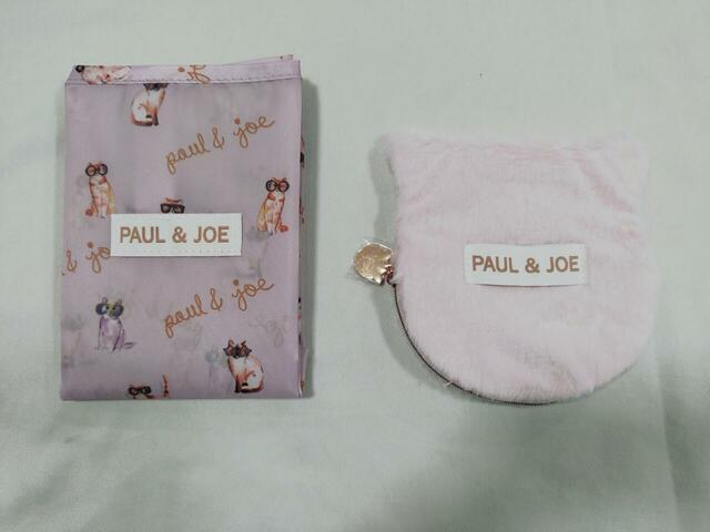 エコバッグとふわふわネコポーチは、淡いパステルピンクがとってもキュート