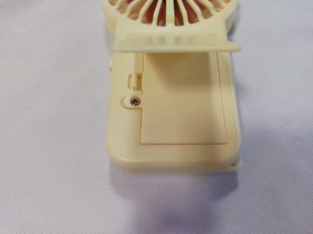 スタンド部分を上にあげる