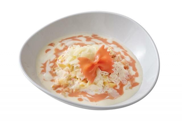 ミニーのプリティパスタセット 1,980円｜東京ディズニーランド「ディズニー・パルパルーザ“ミニーのファンダーランド”」スペシャルメニュー｜東京ディズニーリゾート40周年“ドリームゴーラウンド”｜発売期間：2023年12月26日（火）〜2024年3月31日（日）｜販売店舗：東京ディズニーランド「プラザパビリオン・レストラン」