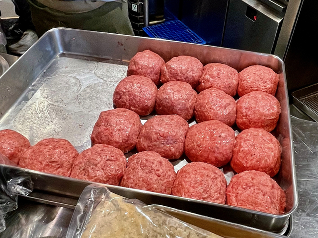 【パーラー矢澤】黒毛和牛100%のパンバーグのタネ。１個120グラム