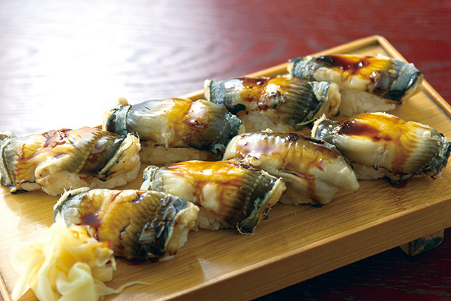 すし 乃池（千駄木） 穴子ずし 2500円 サッと炙った香ばしい穴子、コクのあるツメとシャリが三位一体のうまさを醸し出す。