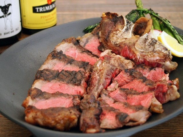 Tボーンステーキ