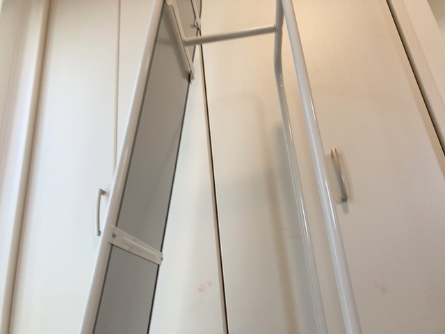 【ニトリ ハンガー付きスタンドミラー ストレージ2】重さは約5.93kgです