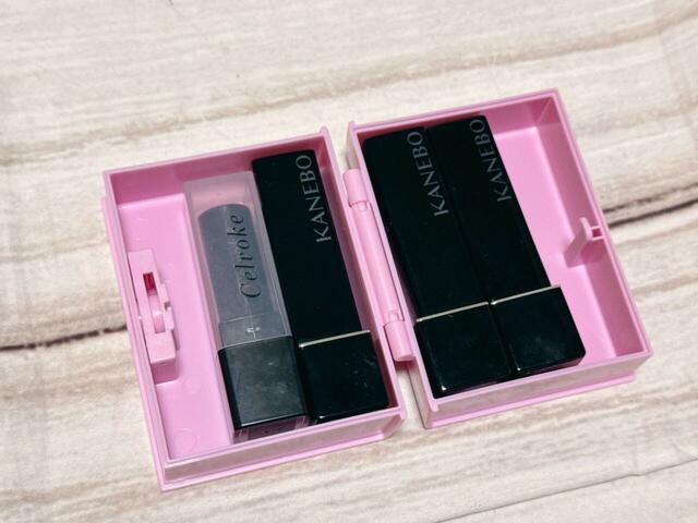 両面に収納できるので、リップは4本収納できました